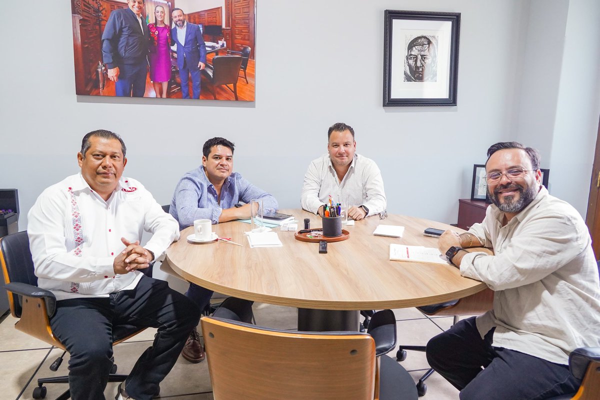 Nos reunimos con representantes de la Cámara Mexicana de la Industria de la Construcción (CMIC) Oaxaca, con el objetivo de fortalecer el diálogo y escuchar sus planteamientos para darles seguimiento.