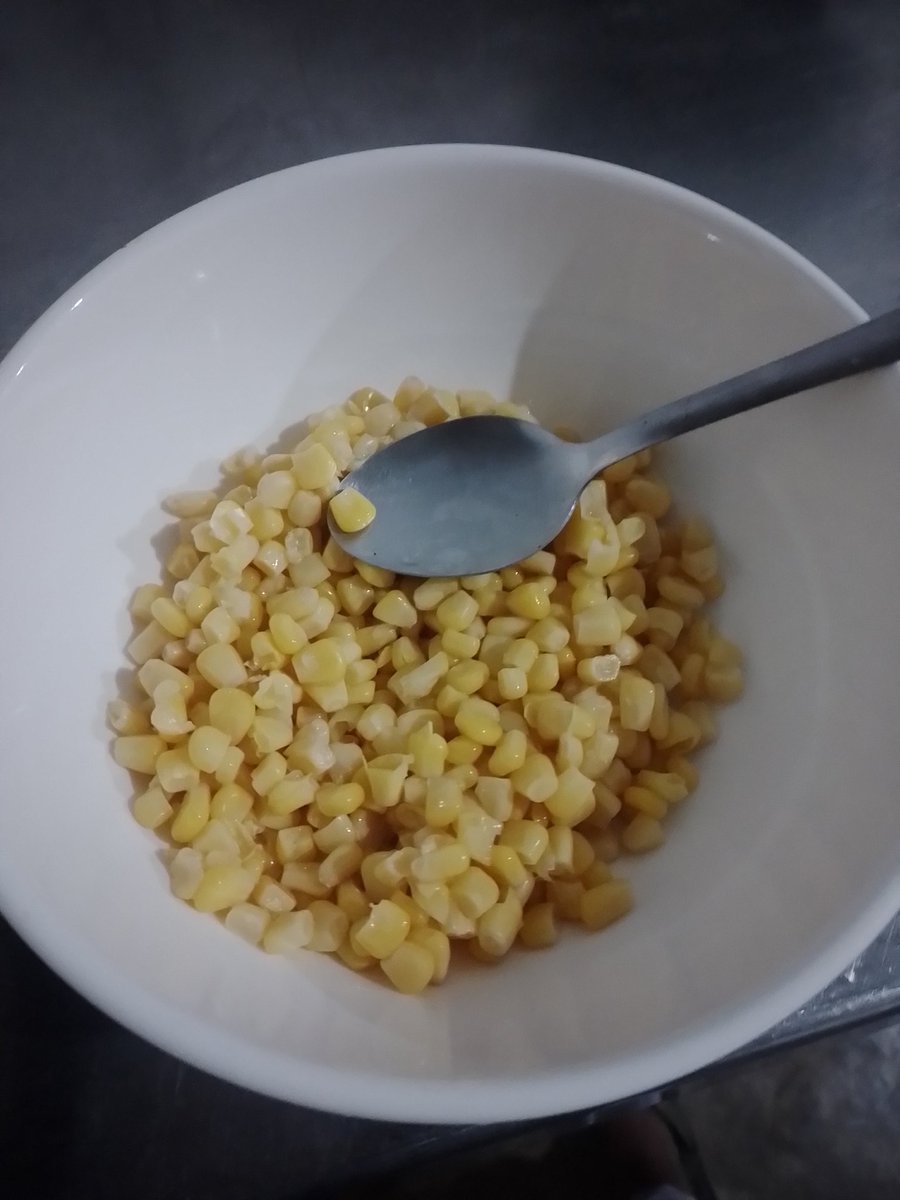 lindelenjoyer's tweet image. Do you guys think me and sindel share the same eating habits?