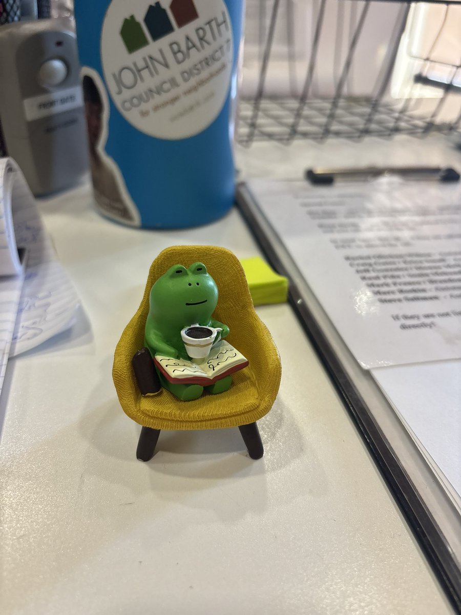 fishgirl38's tweet image. filing a missing person report on him!!! he used to be sitting at my desk but when i got to work this morning after being out on tuesday he was gone. last seen: monday at 6pm #pleasehelp #anyleads?