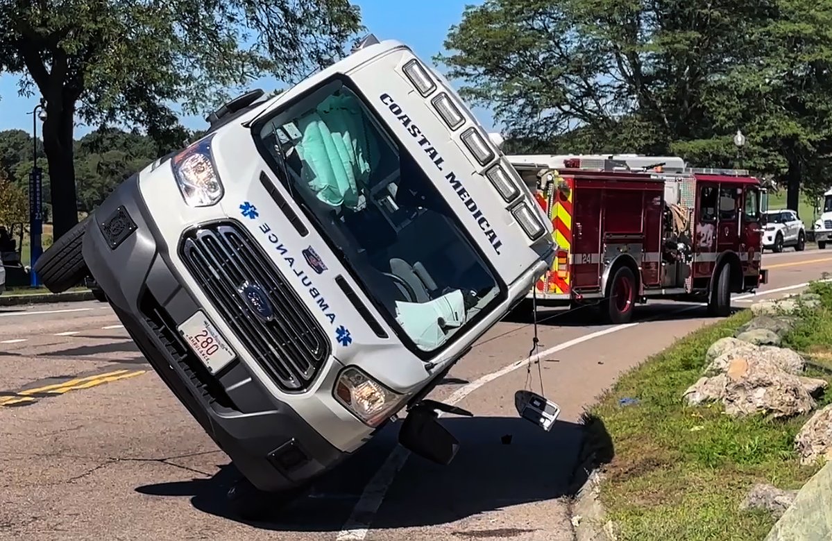 Mark Garfinkel (@pictureboston) on Twitter photo Yesterday, three taken to hospital after ambulance rollover. This is when the ambulance was being righted.
More--> nbcboston.com/news/local/bos…
<a href="/NBC10Boston/">NBC10 Boston</a> screengrab from video Mark Garfinkel Yesterday, three taken to hospital after ambulance rollover. This is when the ambulance was being righted.
More--> nbcboston.com/news/local/bos…
<a href="/NBC10Boston/">NBC10 Boston</a> screengrab from video Mark Garfinkel