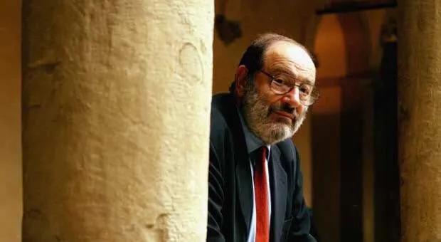 "El intelectual no debe hablar contra los enemigos de su grupo, sino contra su grupo. Debe ser la conciencia crítica de su grupo y aceptar la idea de que el grupo, al que en cierto sentido ha decidido pertenecer, no le ame demasiado".
Umberto Eco