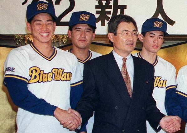 In the 1991 NPB Draft, Orix BlueWave scout Katsutoshi Miwada begged his team to select a high school outfielder from Nagoya named Ichiro Suzuki with the first pick of the 4th round.

They eventually relented. 

34 years later, he became the first NPB and MLB Hall of Famer
