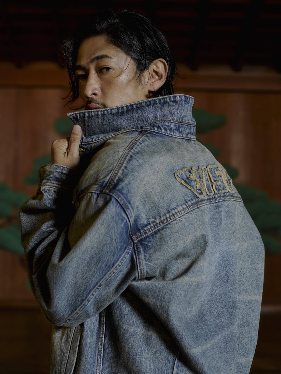 Hypebeast_JP's tweet image. 日本発のデニムブランド WVISUが2025秋冬ビンテージコレクションのルックに窪塚洋介を起用!
本コレクションは2025年7月24日(木)より、EVISU 公式オンラインストアおよび直営店で販売開始となる。
Photo, video: EVISU