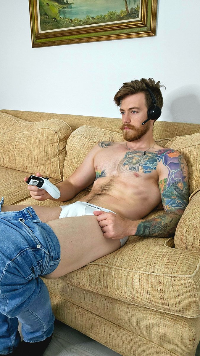 Want to play a couple of games with me bro? onlyfans.com/lucas.king