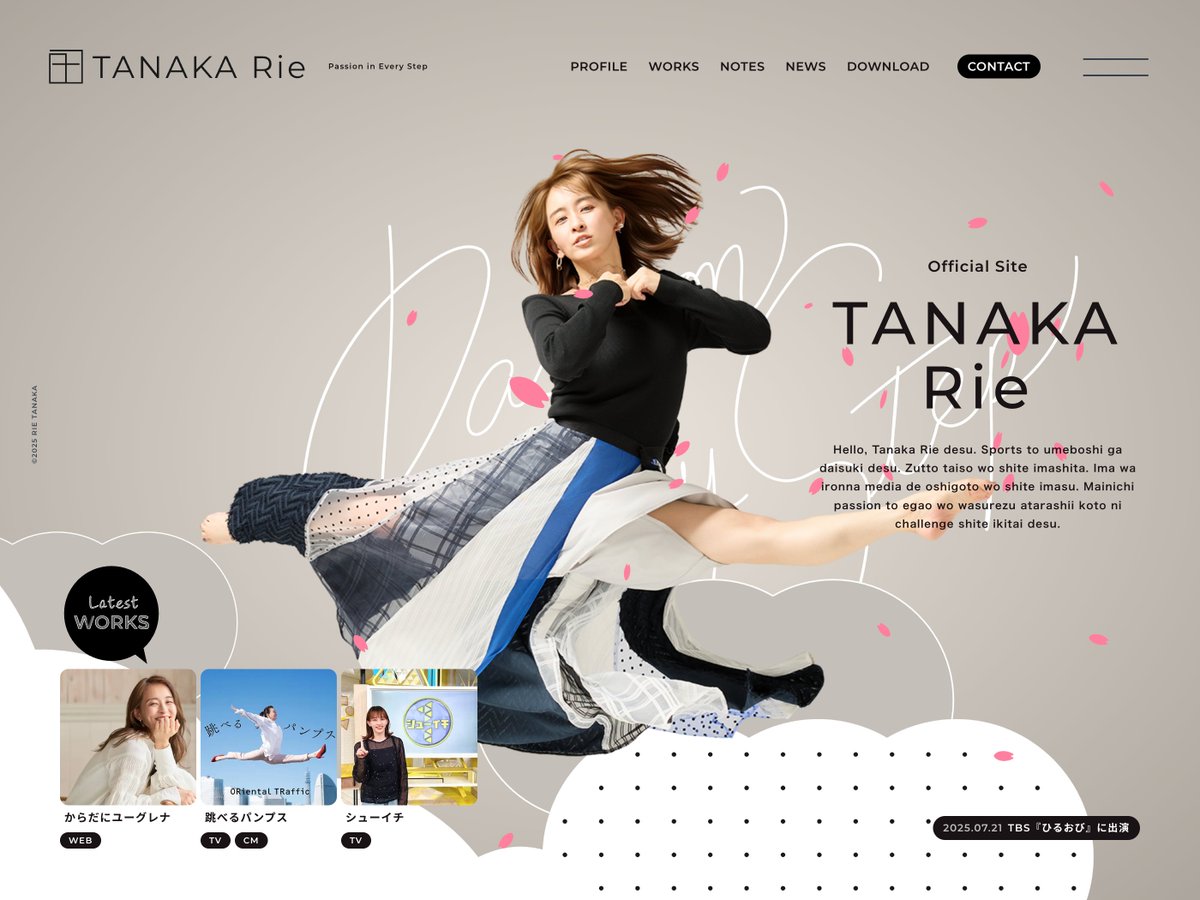 s5style's tweet image. 田中理恵公式サイト
s5-style.com/10615/

/// ここがハイクオリティ ///
1⃣ 文字や写真によるポップなコラージュビジュアル
2⃣ 親近感のあるフォトディレクション
3⃣ 立体的にレイアウトした遊び心のあるデザイン
4⃣ すっきりとした印象のインターフェイス

#s5style #Webデザイン #ひとこと紹介