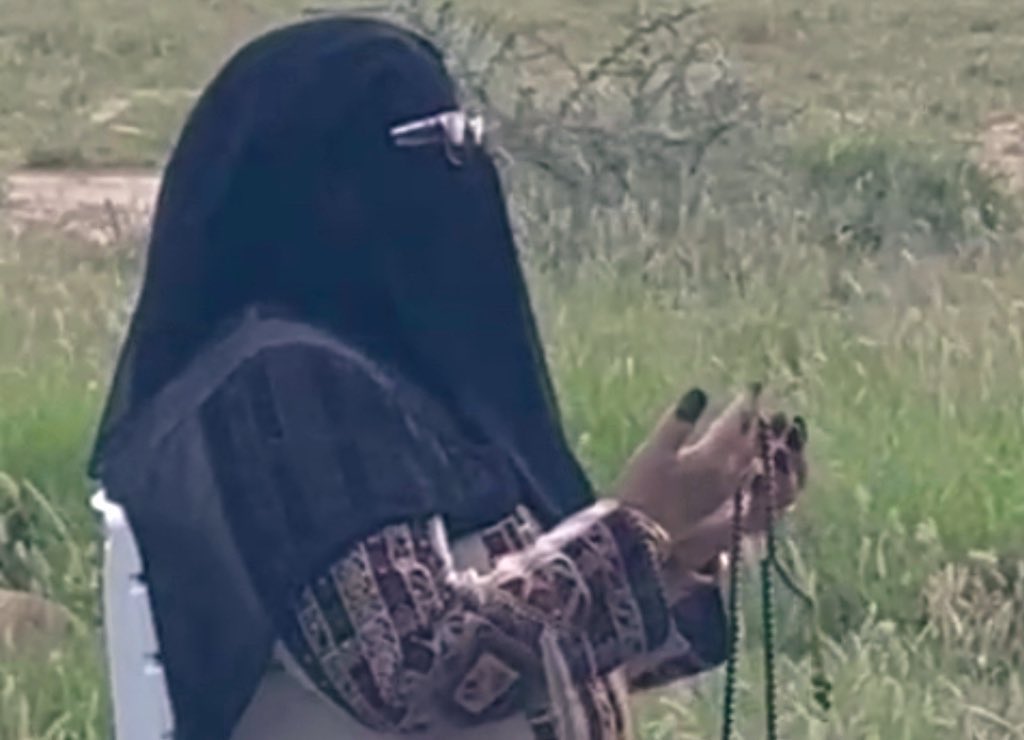 اللهم شافي أمي يا أكرم الأكرمين 🤍 . •••