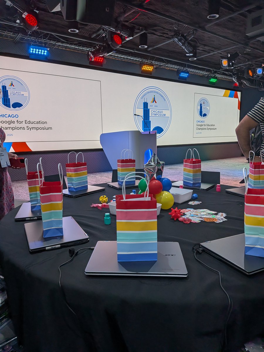 jtiltontech's tweet image. Shut the front door 🚪 How is this my life right now 😍 #GoogleChampions #GoogleEDU