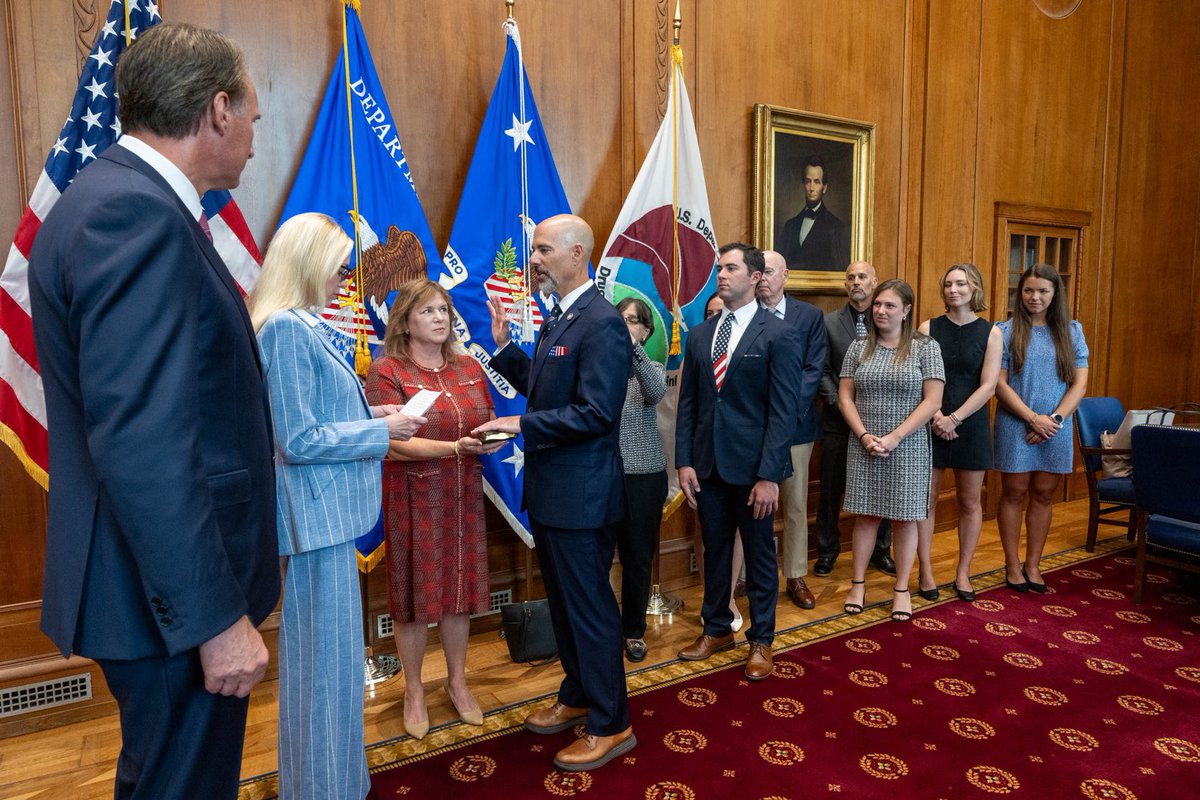 Congratulations to our new DEA Administrator Cole.

The DEA San Francisco Division looks forward to your leadership, and continuing our mission of enforcing drug laws and saving lives. 
Welcome back! 
<a href="/DEAHQ/">DEA HQ</a> <a href="/AGPamBondi/">Attorney General Pamela Bondi</a>