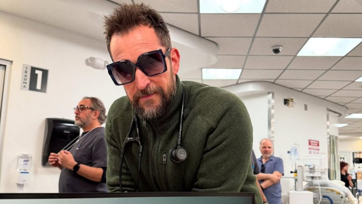 inkbugfic's tweet image. rob robby robert robinavitch got that collar shit zipped the fuck up because he's protecting his scent glands