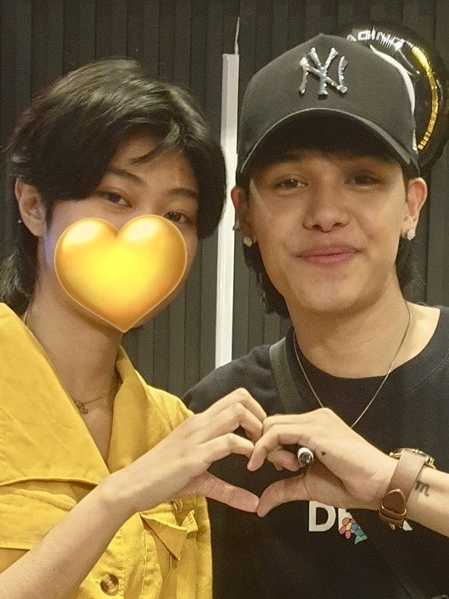 clam11th's tweet image. 2nd anniv as a Magiliw today 🙌🏻
kasabayan ko to magpahaba ng buhok si @RJi_official eh
