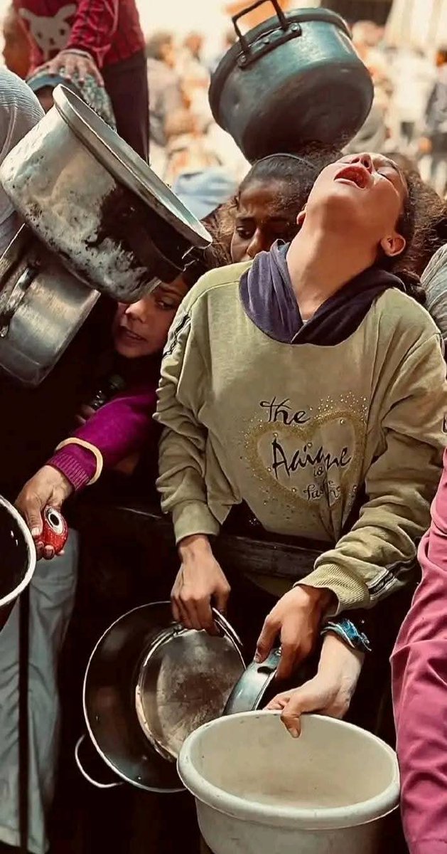 الا تحرك إستغاثة الجوع هذه قلوب قادة الانظمة المقيتة في الدول العربية

#غزة_تقتل_جوعا