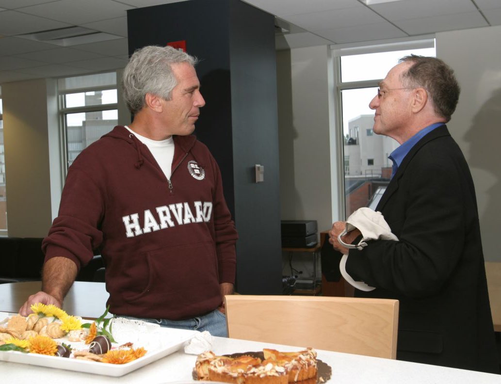 KaceeRAllen's tweet image. On July 6, 2007, a 23-page letter from Jeffrey Epstein's attorneys, Alan Dershowitz and Gerald Lefcourt, claimed that Epstein co-founded the Clinton Global Initiative, later known as the Clinton Foundation.
The letter was part of a successful plea deal before Epstein faced…