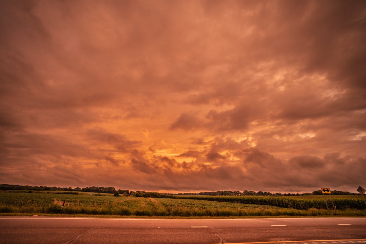 Brad_nado's tweet image. A quick jaunt down to Medford to catch a few meager storms before they turned into a mess. On the way down the storm by Mankato got tornado warned and produced a reported funnel cloud but I didn't make it in time catch. The colors at sunset on the way back were terrific! #mnwx