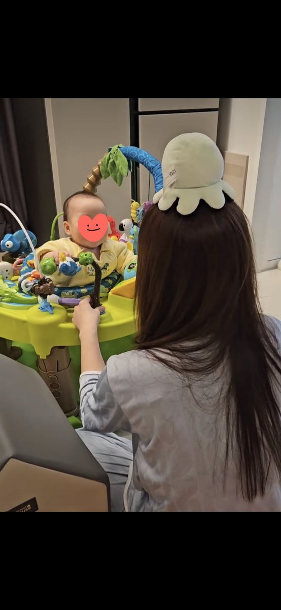 문어인형만 보면 좋아죽는 조카
그나저나 나 인형 머리에 얹는거 좋아하네🤣

BULBUL.
#문어찾기 <a href="/OpenledgerHQ/">OpenLedger</a> @ROKMCFIREANT