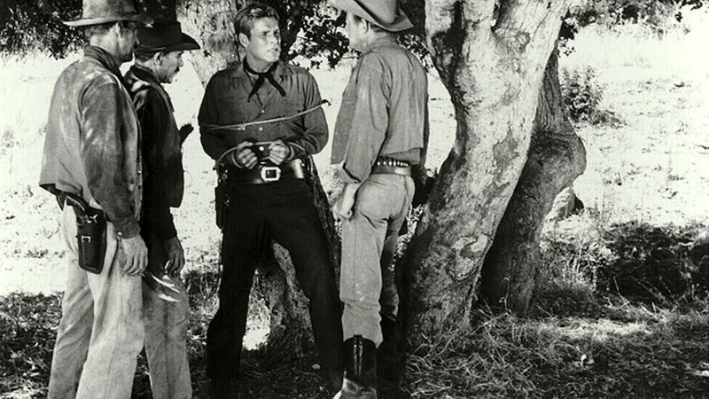 RanesHook's tweet image. #WesternWednesday - GUNFIGHTERS OF ABILENE (1960) - When his brother is accused of swindling ranchers out of a small fortune, it's up to his gunfighter brother #BusterCrabbe to clear their good family name and nail the true crooks responsible! youtube.com/watch?v=FKETgB…