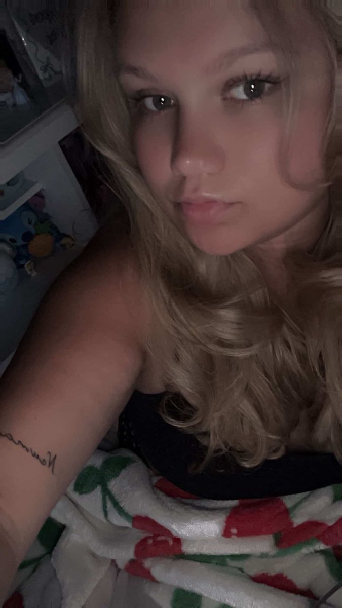 chasingcherryy's tweet image. “I got 99 problems I could solve with a knife “ 🔪 🎶