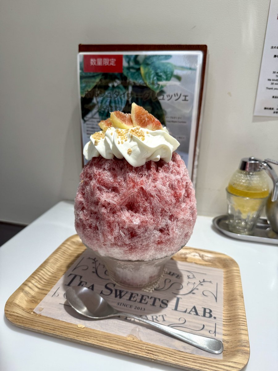 yuri_DitaWhite's tweet image. 🍧ホルシュタイナーグリュッツェ
コンテナートさん1杯目🍧✨
だーいすきだからリピ!
何度食べてもカマンベールクリームが秀逸、いちじく合わせがほんとおいしい😋
なんか食べてて咳が止まらなくなって困った💦←氷が冷たい時に発生する、、、いつもより冷たかった?!