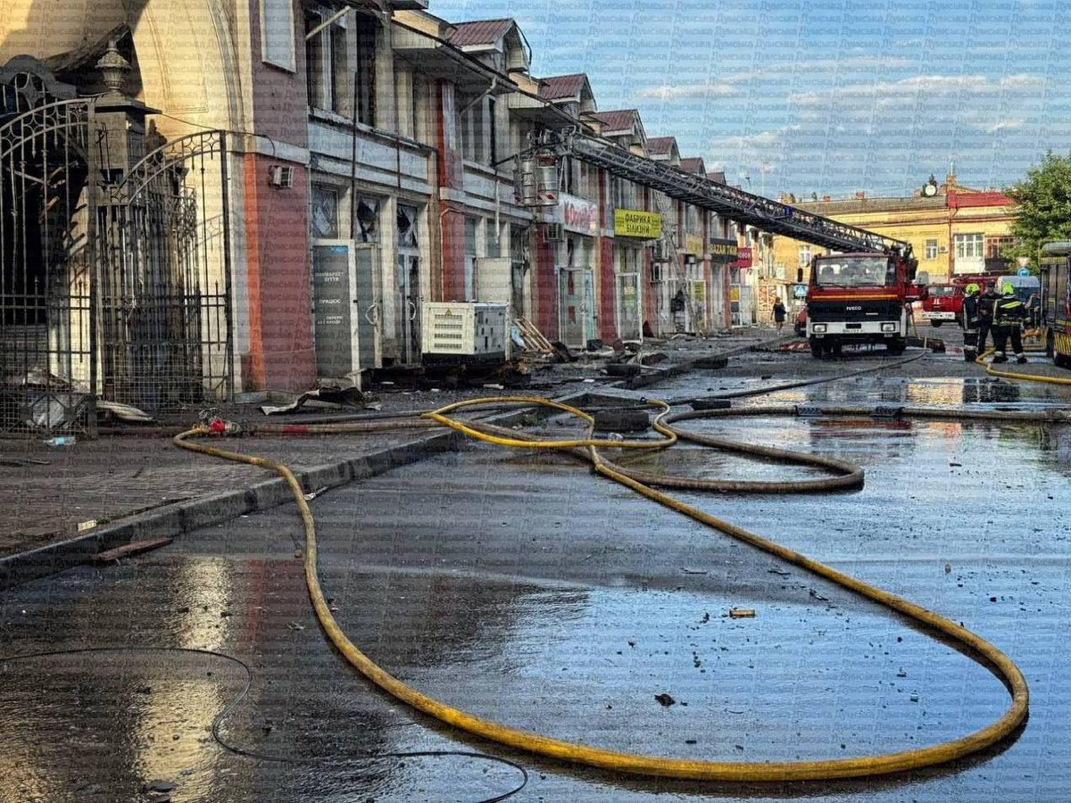 SavchenkoReview's tweet image. 💔🇺🇦 Russian attack of Odesa: search and rescue operations continue, there is a threat of collapse of a high-rise building, — OVA
❗️Privoz market and monuments in the historic center of the city, which is under UNESCO protection, were also damaged.