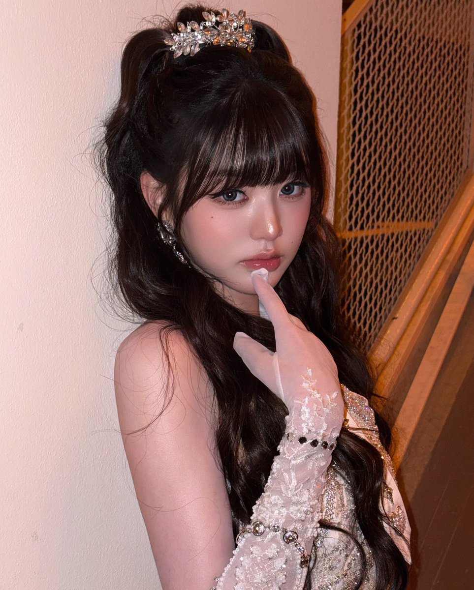 nyaong209's tweet image. ✨250720 장원영 렌즈 정보
👀bambi series swan blue