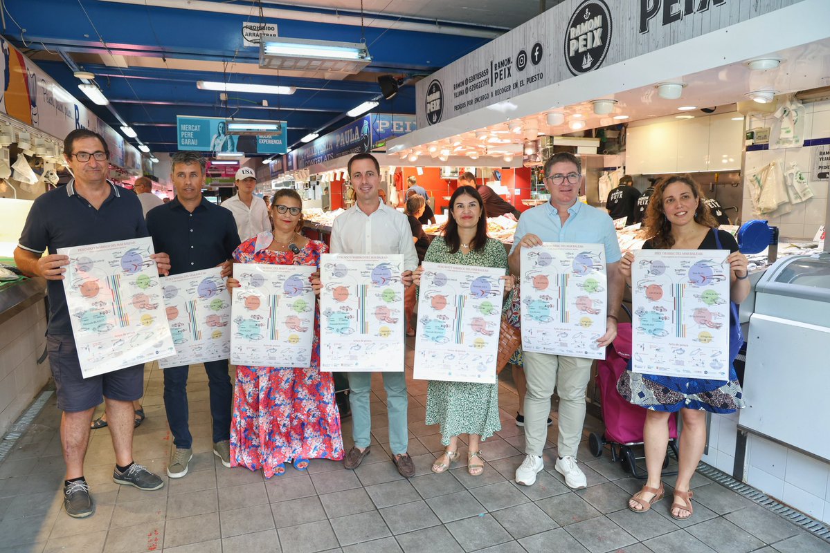 Ll_Galmes's tweet image. Visitant el Mercat de Pere Garau per presentar la campanya «Peixos i marisc de la mar balear», una iniciativa del @ConselldeMca per apropar la tradició pesquera i la cultura marinera de l’illa.
La mar és una part essencial de la nostra identitat. Amb aquesta guia visual volem…
