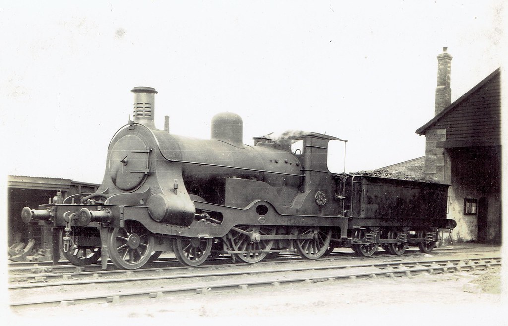 adipullenLNER's tweet image. Highland Railway (UK) - HR Strath Class 4-4-0 steam locomotive Nr. 98 &quot;Glentruim&quot; 
The Highland Railway Strath Class were twelve 4-4-0 steam locomotives introduced in 1892, to the design of David Jones. The locomotives were built by Neilson of Glasgow
📸 historic railway images