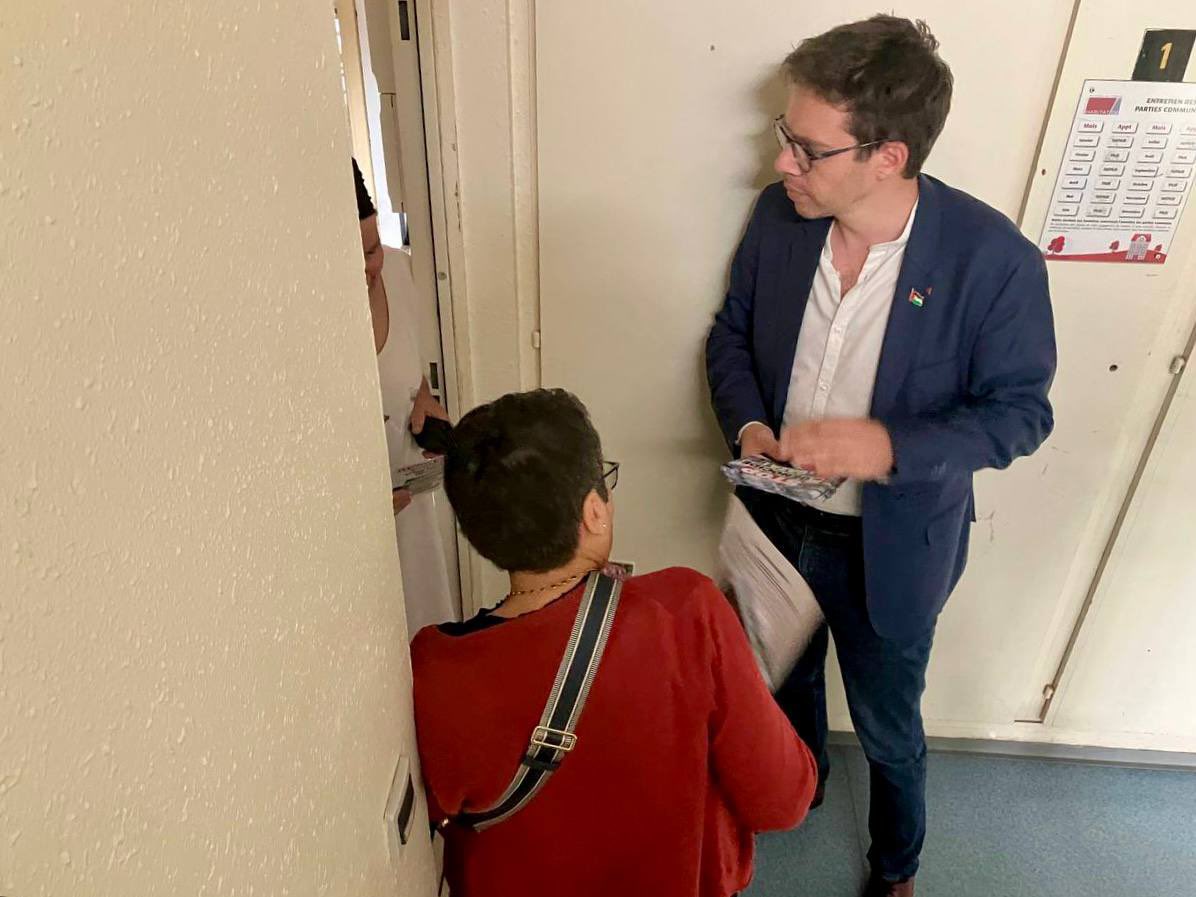 FranceInsoumise's tweet image. « Les appartements sont très mal isolés. L’été on souffre beaucoup de la chaleur et l’hiver on a très froid. Donc on a des factures d’électricité très élevées ! »
Les #CaravanesPopulaires étaient à Charleville-Mézières avec @HadrienClouet et à Manosque avec @LeoWalter04.
Pour…