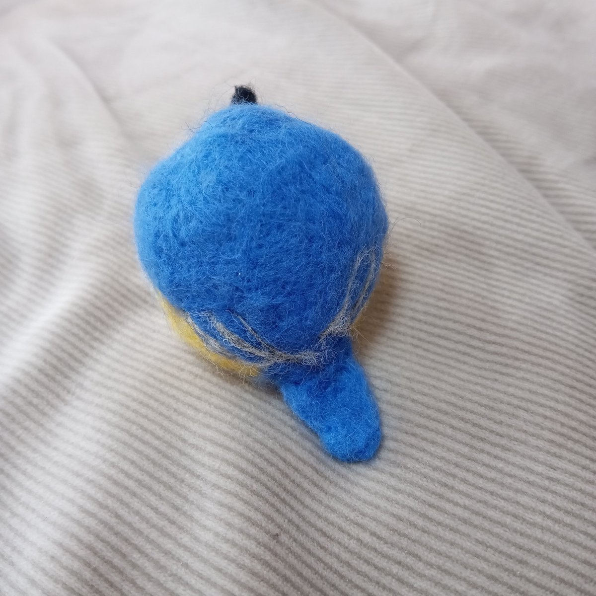 yanyangold's tweet image. #これを見た人は何か青いものをあげる

幸せの青い鳥、ルリビタキ🐦️
本物の写真お借りした

＃羊毛フェルト