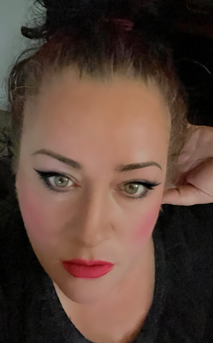 GBFemaleBoxer's tweet image. Anyone who thinks I’m not good enough because I’m not a size 8 can kiss my fat arse… 🍑 💋 xx