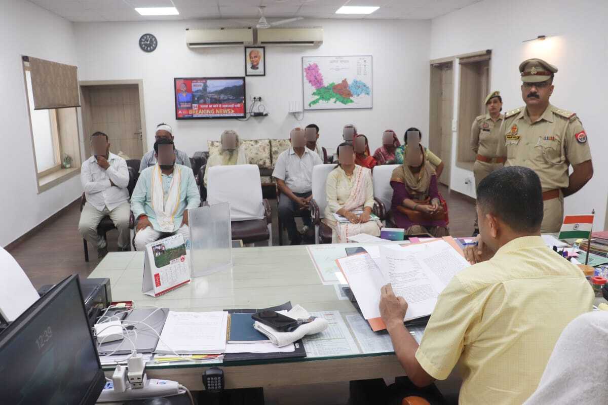 IG Range Agra (@igrangeagra) on Twitter photo #DIGRangeAgra <a href="/ShaileshP_IPS/">Shailesh Pandey,IPS</a> рджреНрд╡рд╛рд░рд╛ рдкрд░рд┐рдХреНрд╖реЗрддреНрд░реАрдп рдХрд╛рд░реНрдпрд╛рд▓рдп рдЖрдЧрд░рд╛ рдкрд░ рдЙрдкрд╕реНрдерд┐рдд рдЖрдП рдкрд░рд┐рдХреНрд╖реЗрддреНрд░ рдХреЗ рдЬрдирдкрджреЛрдВ рдордереБрд░рд╛, рдлрд┐рд░реЛрдЬрд╛рдмрд╛рдж рд╡ рдореИрдирдкреБрд░реА рдХреЗ рд╢рд┐рдХрд╛рдпрддрдХрд░реНрддрд╛рдУрдВ рдХреА рд╕рдорд╕реНрдпрд╛рдУрдВ рдХреЛ рд╕реБрдирд╛ рдЧрдпрд╛ рддрдерд╛ рдЙрдирдХреЗ рддреНрд╡рд░рд┐рдд рдПрд╡рдВ рд╡рд┐рдзрд┐ рд╕рдореНрдордд рдирд┐рд╕реНрддрд╛рд░рдг рд╣реЗрддреБ рдирд┐рд░реНрджреЗрд╢ рджрд┐рдП рдЧрдПред
#UPPolice #DIGRangeAgra <a href="/ShaileshP_IPS/">Shailesh Pandey,IPS</a> рджреНрд╡рд╛рд░рд╛ рдкрд░рд┐рдХреНрд╖реЗрддреНрд░реАрдп рдХрд╛рд░реНрдпрд╛рд▓рдп рдЖрдЧрд░рд╛ рдкрд░ рдЙрдкрд╕реНрдерд┐рдд рдЖрдП рдкрд░рд┐рдХреНрд╖реЗрддреНрд░ рдХреЗ рдЬрдирдкрджреЛрдВ рдордереБрд░рд╛, рдлрд┐рд░реЛрдЬрд╛рдмрд╛рдж рд╡ рдореИрдирдкреБрд░реА рдХреЗ рд╢рд┐рдХрд╛рдпрддрдХрд░реНрддрд╛рдУрдВ рдХреА рд╕рдорд╕реНрдпрд╛рдУрдВ рдХреЛ рд╕реБрдирд╛ рдЧрдпрд╛ рддрдерд╛ рдЙрдирдХреЗ рддреНрд╡рд░рд┐рдд рдПрд╡рдВ рд╡рд┐рдзрд┐ рд╕рдореНрдордд рдирд┐рд╕реНрддрд╛рд░рдг рд╣реЗрддреБ рдирд┐рд░реНрджреЗрд╢ рджрд┐рдП рдЧрдПред
#UPPolice
