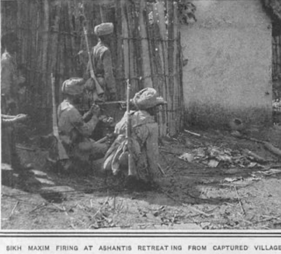 GyapKay's tweet image. Indian Sikh soldiers formed part of the foreign troops brought in by the British to fight Ashanti.
Some are seen here in at a captured Ashanti village as they engage Ashanti warriors.