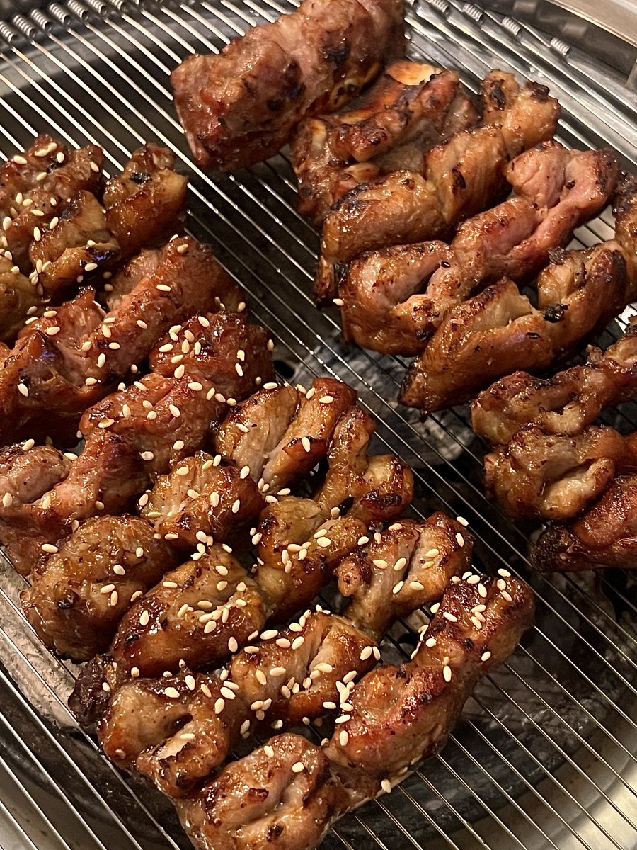 dongdong_eat's tweet image. 데리야끼맛 쪽갈비에 단짠단짠콘치즈 싸먹기