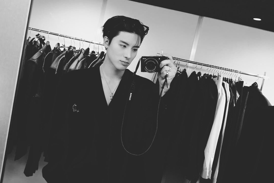 ewrizcd's tweet image. Crushin’ it in this look.