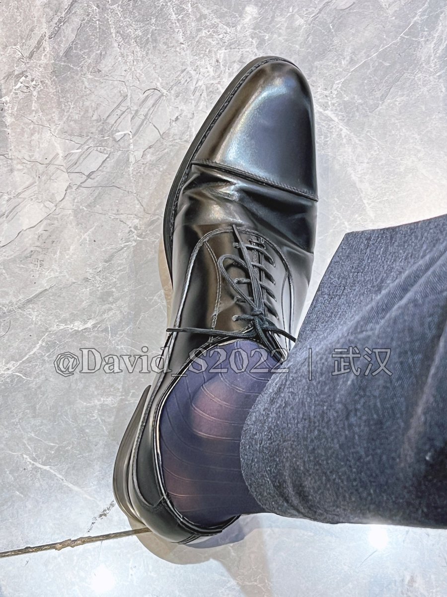 热的要死，一出门就汗湿，就不知道哪个骚逼有口福了。#武汉