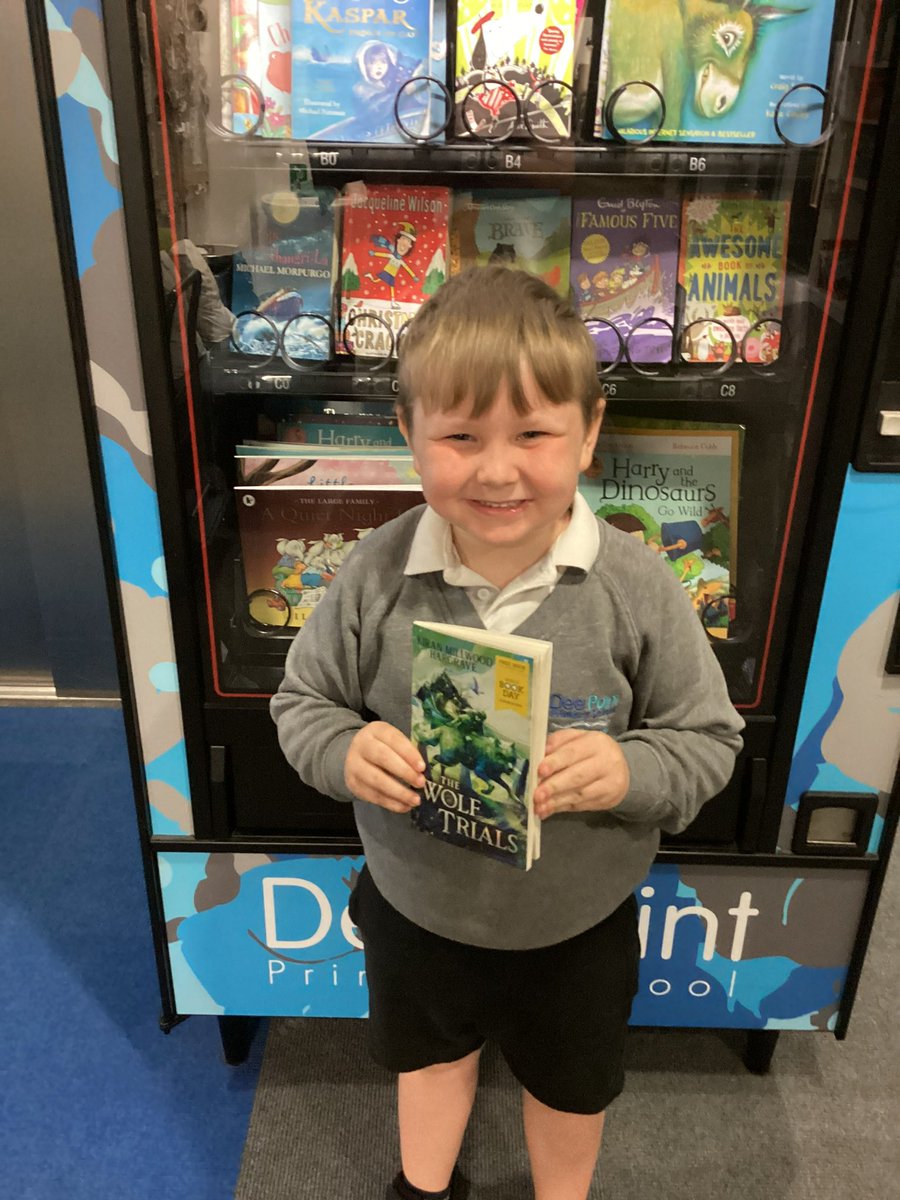 DeePointMoon tweet media