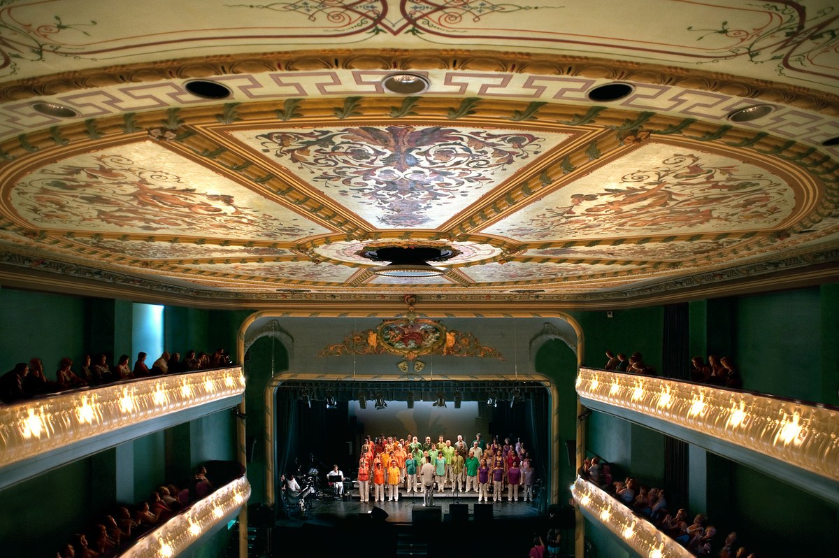 #Badalona a Escena: Una tardor-hivern plena d’històries! Els teatres municipals de Badalona —Zorrilla, Margarida Xirgu i Blas Infante— ja tenen a punt la programació per a la temporada de tardor-hivern 2025, que s’estendrà de setembre a desembre t.ly/rgBgA