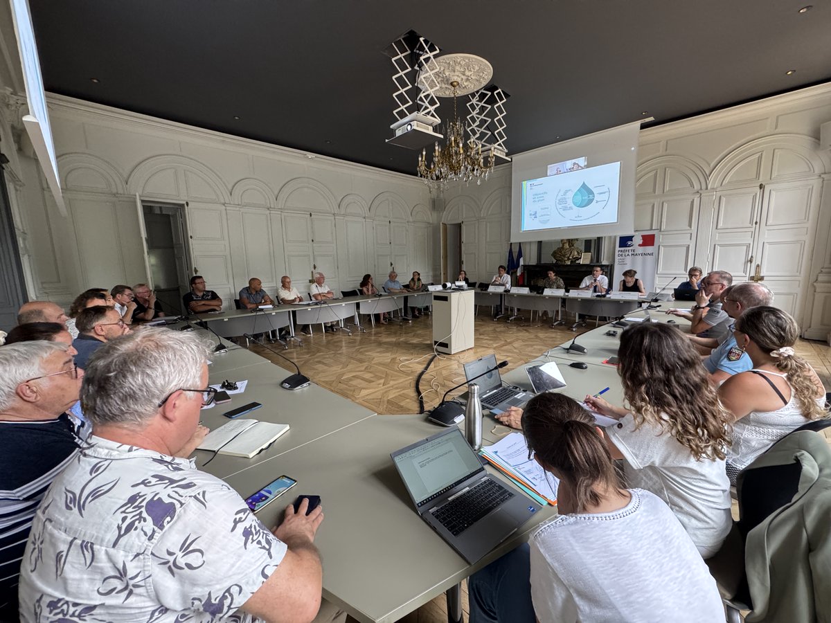 Prefet53's tweet image. [18/06] #Sécheresse Marie-Aimée Gaspari, préfète de la #Mayenne, a réuni le comité de suivi de la ressource en #eau 💧 (CSRE) avec les élus, les gestionnaires de l&apos;eau et les professionnels du département.
✅ Point de situation sur la situation actuelle de l&apos;étiage
Pendant la…