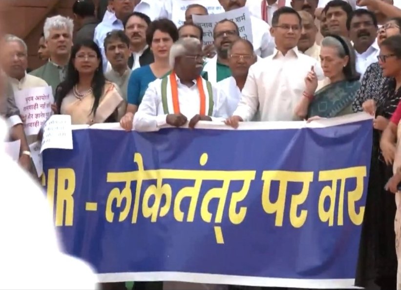 आज यह तस्वीर वायरल हो रही है😃