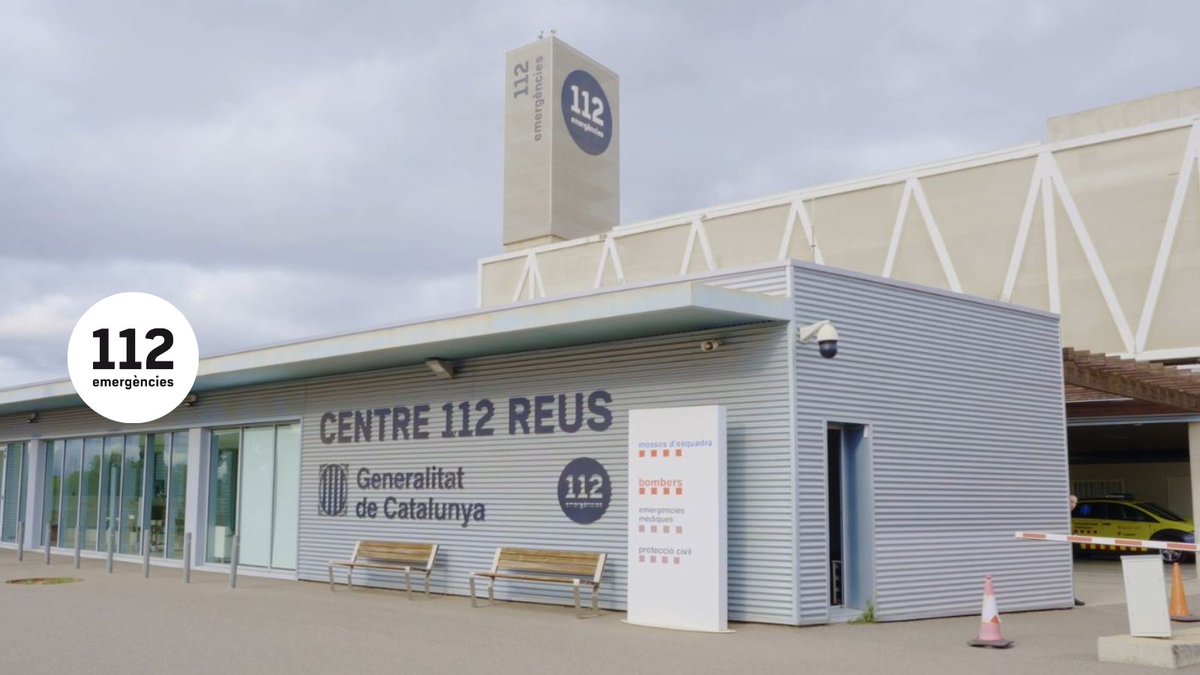 112's tweet image. ☎️ Quants centres de trucades té el 112?
👉El Centre d’Emergències 112 compta amb dos centres des d’on es gestionen les trucades fetes per la ciutadania, un situat a Reus i un altre situat a Zona Franca
📢Tots dos poden assumir la totalitat del servei en cas de contingència