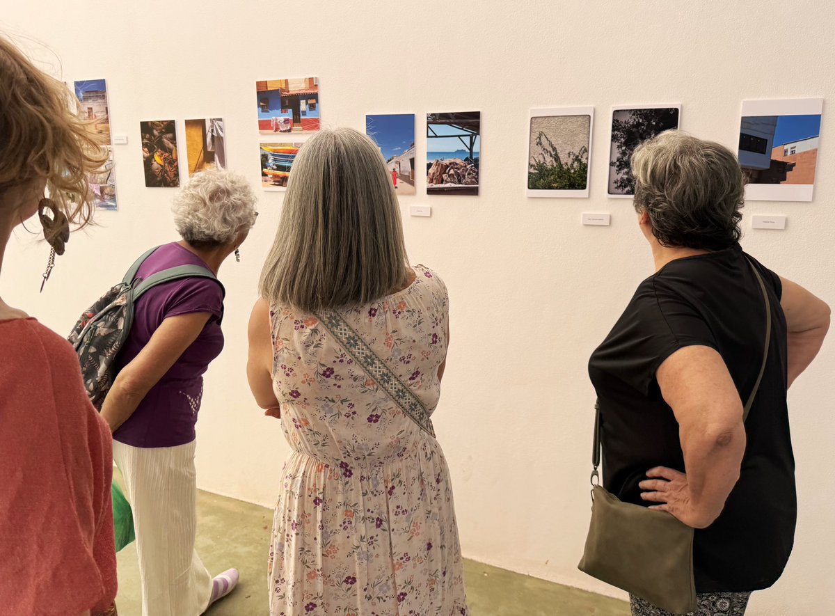 pozo_mariano's tweet image. Los alumn@s de la Asoc. Mayores en Activo de El Palo vieron sus trabajos del taller fotográfico de la @escuelaf22 y @FundUnicaja expuestos en el centro de salud paleño.