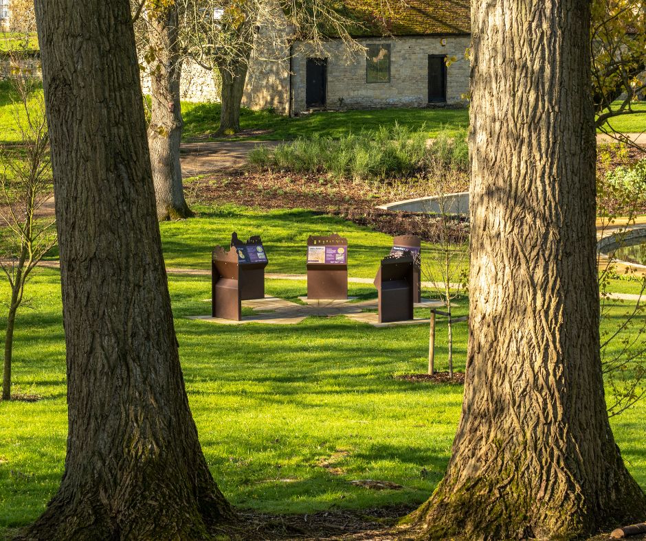 TheParksTrust's tweet image. We will be joined by a @BritishSignBSL interpreter at our upcoming guided walk of Great Linford Manor Park in Milton Keynes!
To join the walk, meet at the car park off Parklands at 2pm on Sunday 27 July. No booking required.
Find out more: ow.ly/f0RJ50WtUSe