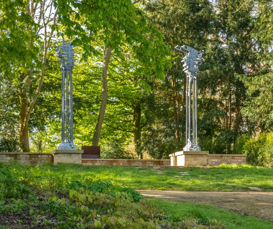 TheParksTrust's tweet image. We will be joined by a @BritishSignBSL interpreter at our upcoming guided walk of Great Linford Manor Park in Milton Keynes!
To join the walk, meet at the car park off Parklands at 2pm on Sunday 27 July. No booking required.
Find out more: ow.ly/f0RJ50WtUSe