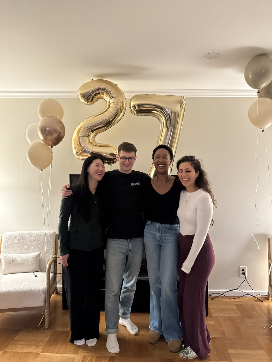 lilyyang169's tweet image. It’s @hazhubble ‘s birthday week🥳 
- pally fam ❤️