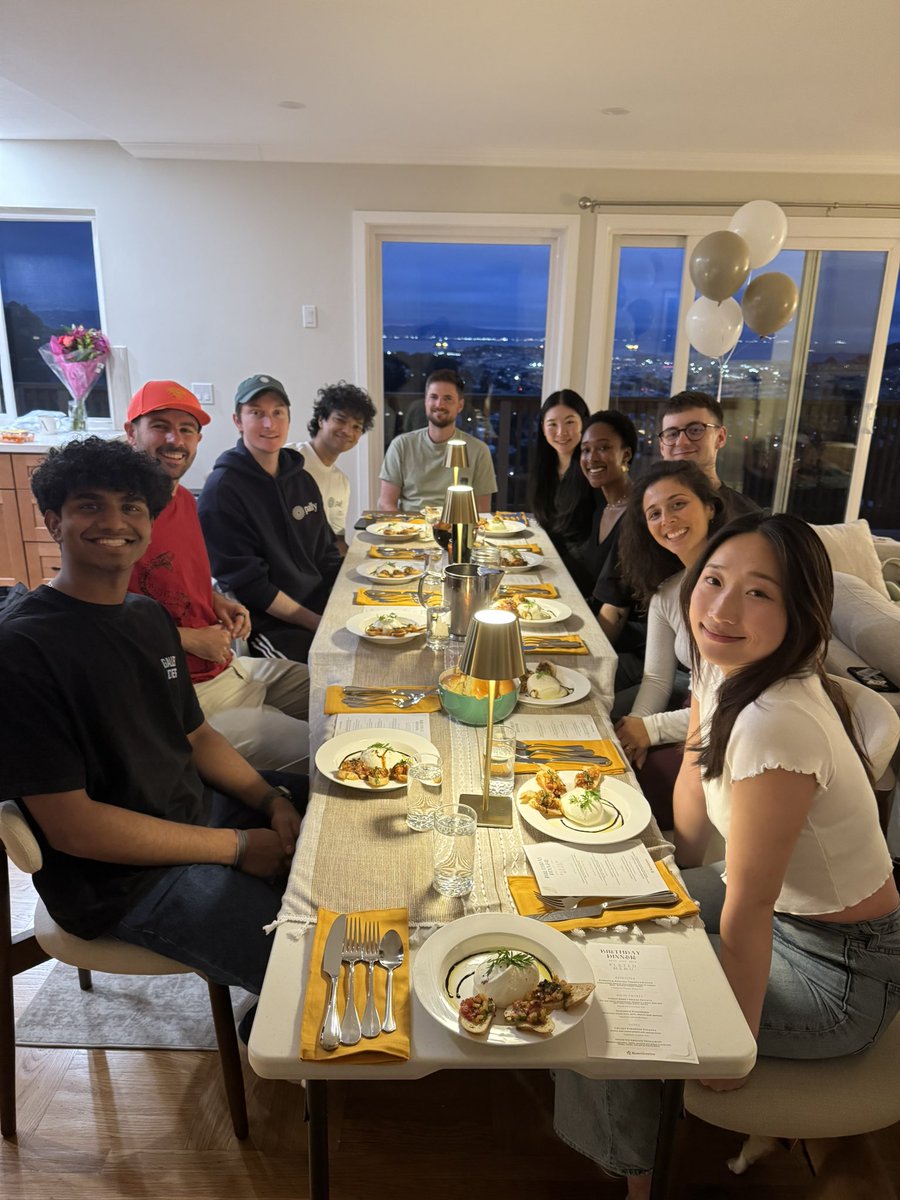 lilyyang169's tweet image. It’s @hazhubble ‘s birthday week🥳 
- pally fam ❤️