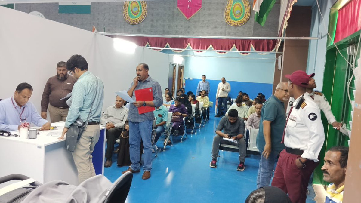 IndianEmbRiyadh's tweet image. Embassy of India is rendering Consular services in  Al Khobar/Dammam today 🇮🇳🇸🇦.
Requirements of Indian nationals for various Consular services are being addressed satisfactorily.