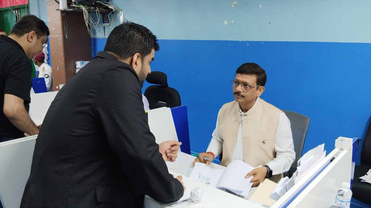 IndianEmbRiyadh's tweet image. Embassy of India is rendering Consular services in  Al Khobar/Dammam today 🇮🇳🇸🇦.
Requirements of Indian nationals for various Consular services are being addressed satisfactorily.
