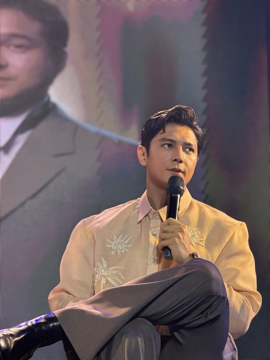 Chess_mosa's tweet photo. They should have reserved Joseph Marco for Our Asymptotic Love Story which is the prequel of Ilys1892 because he's the Fidel/Sir Nathan

#ILYS1892CastReveal #ILYS1892 #ILOVEYOUSINCE1892 #VivaOne https://t.co/6p59uvyM45