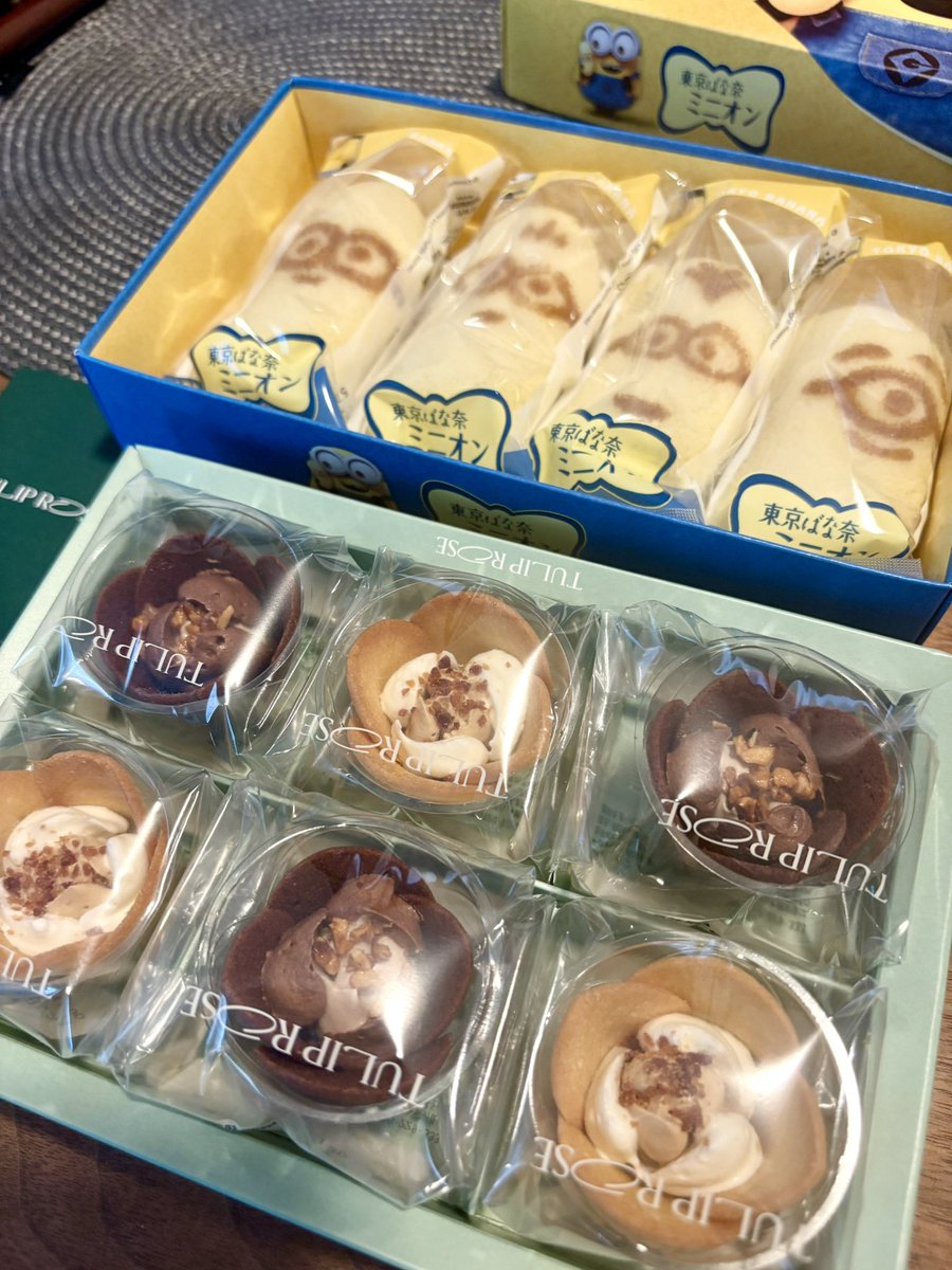 ジャ　ジャーーーン❗️
先程長男帰宅。

息子を見るのは24時間ぶり⁉️昨日の午後以来かも。
あなた、今日は直接出先から大学行ったの⁉️ちゃんと勉強してるなら別に良いけど。

写真は、息子の彼女から。
東京土産だそうです。

まだお会いした事ないけれど。
お気遣いに感謝

まさかこんな日が来るとは。