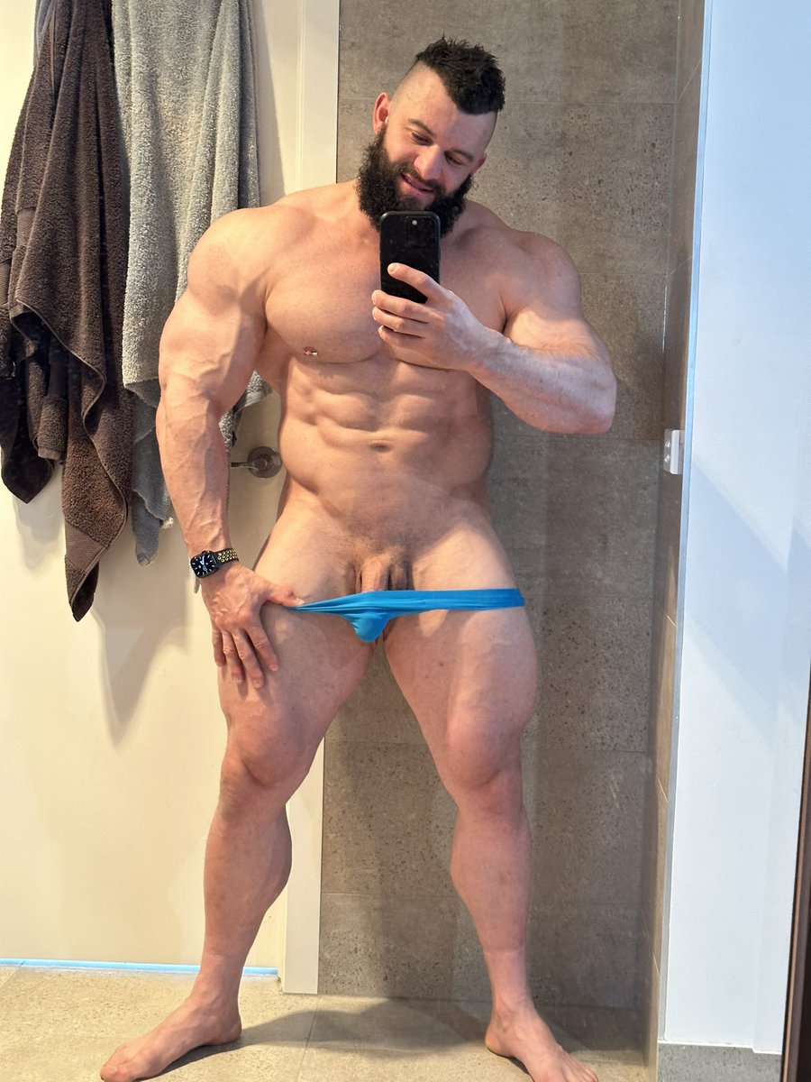 Rus ayolni svingerlar eshakda sikishadi.