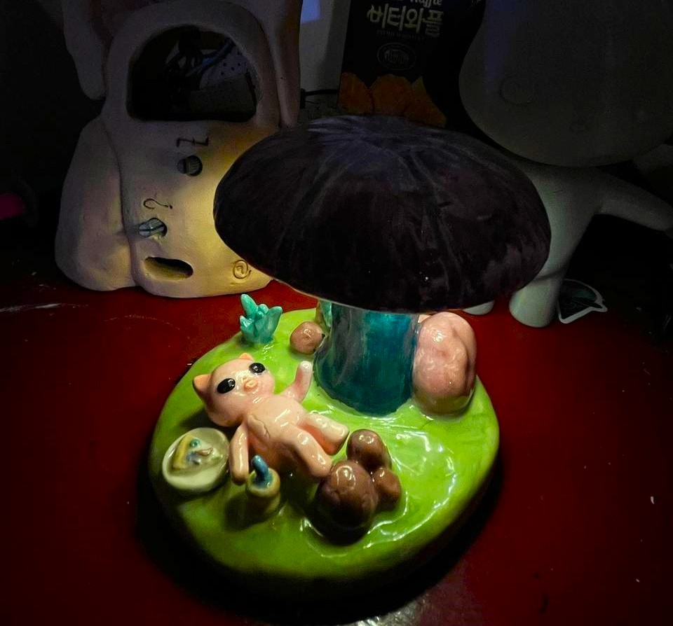 lazarx0x0's tweet image. ✨🐱 Chiri ceramic lamps are on the way! 🌈💡
Handcrafted with love, gualichos &amp;amp; a lot of mate🧉✨

Each one is a little guardian from the Impossible Dimension 🛸 
🍄 a bright company in the darkest nights

📡Stay tuned for new drops &amp;amp; fluffy surprises!🎁

zora.co/coin/base:0xc0…