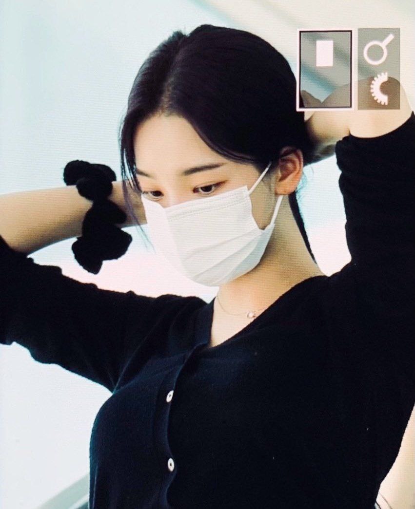 “Behind These Pages”
— a filo #winrina au

wherein it all started with a small commotion on stan twt, and now Wyvren (kmj) have to deal with Kaliver (yjm) both on stan twt and real world.

“I'd grab any chance if it means I'll get to be with you, even if it's a lie.”